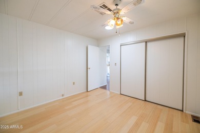 Welcome to comfortable, carefree living in the heart of the on Sun Lakes Country Club in Arizona - for sale on GolfHomes.com, golf home, golf lot