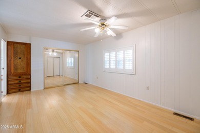 Welcome to comfortable, carefree living in the heart of the on Sun Lakes Country Club in Arizona - for sale on GolfHomes.com, golf home, golf lot