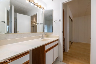 Welcome to comfortable, carefree living in the heart of the on Sun Lakes Country Club in Arizona - for sale on GolfHomes.com, golf home, golf lot