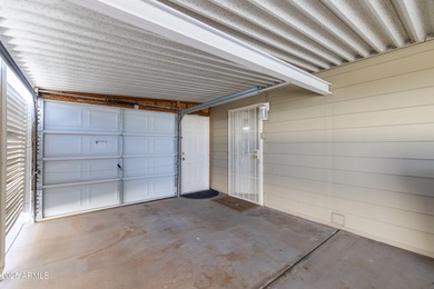 Welcome to comfortable, carefree living in the heart of the on Sun Lakes Country Club in Arizona - for sale on GolfHomes.com, golf home, golf lot