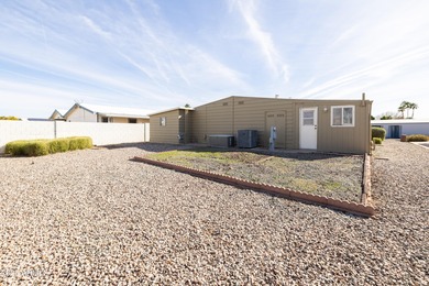 Welcome to comfortable, carefree living in the heart of the on Sun Lakes Country Club in Arizona - for sale on GolfHomes.com, golf home, golf lot