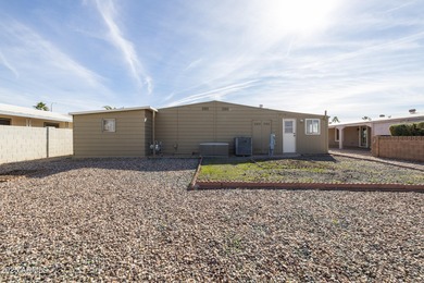 Welcome to comfortable, carefree living in the heart of the on Sun Lakes Country Club in Arizona - for sale on GolfHomes.com, golf home, golf lot