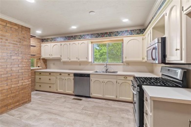 Space and comfort meet golf course living in this beautiful and on Lake Hefner Golf Club in Oklahoma - for sale on GolfHomes.com, golf home, golf lot