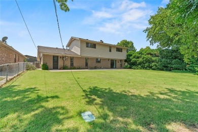Space and comfort meet golf course living in this beautiful and on Lake Hefner Golf Club in Oklahoma - for sale on GolfHomes.com, golf home, golf lot