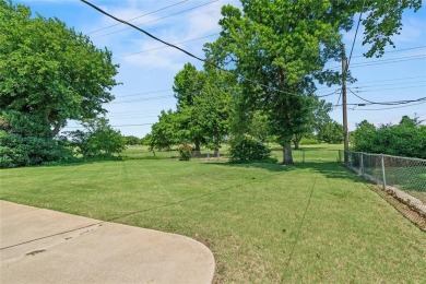 Space and comfort meet golf course living in this beautiful and on Lake Hefner Golf Club in Oklahoma - for sale on GolfHomes.com, golf home, golf lot