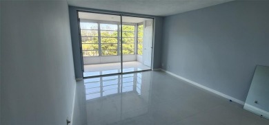 Spacious Remodel VERY BRIGHT Golf and Pool view. NEW A/C on Palm-Aire Country Club and Resort - The Oaks in Florida - for sale on GolfHomes.com, golf home, golf lot