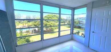 Spacious Remodel VERY BRIGHT Golf and Pool view. NEW A/C on Palm-Aire Country Club and Resort - The Oaks in Florida - for sale on GolfHomes.com, golf home, golf lot