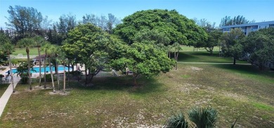 Spacious Remodel VERY BRIGHT Golf and Pool view. NEW A/C on Palm-Aire Country Club and Resort - The Oaks in Florida - for sale on GolfHomes.com, golf home, golf lot