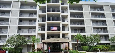 Spacious Remodel VERY BRIGHT Golf and Pool view. NEW A/C on Palm-Aire Country Club and Resort - The Oaks in Florida - for sale on GolfHomes.com, golf home, golf lot