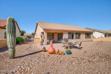 Fantastic Oakmont split floorplan. Kitchen offers white on Quail Creek Country Club  in Arizona - for sale on GolfHomes.com, golf home, golf lot