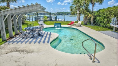 There are panoramic, unobstructed creek-front views and creek on Wachesaw Plantation Club in South Carolina - for sale on GolfHomes.com, golf home, golf lot