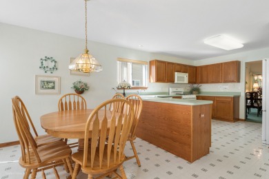 Well cared for 2 bedroom 2 bath ranch home with full basement! on The Links at Carillon in Illinois - for sale on GolfHomes.com, golf home, golf lot