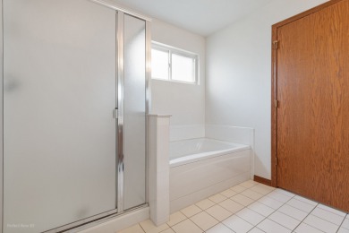 Well cared for 2 bedroom 2 bath ranch home with full basement! on The Links at Carillon in Illinois - for sale on GolfHomes.com, golf home, golf lot