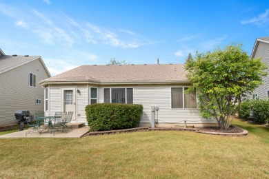 Well cared for 2 bedroom 2 bath ranch home with full basement! on The Links at Carillon in Illinois - for sale on GolfHomes.com, golf home, golf lot