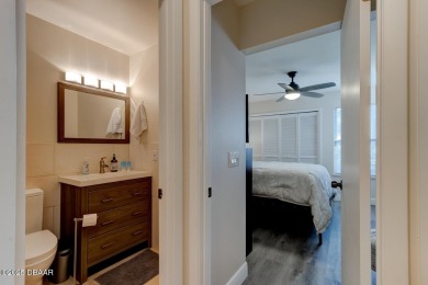 Come & tour this amazing 3 Bedroom 2 Bath, plus office, end unit on Spruce Creek Golf Club in Florida - for sale on GolfHomes.com, golf home, golf lot