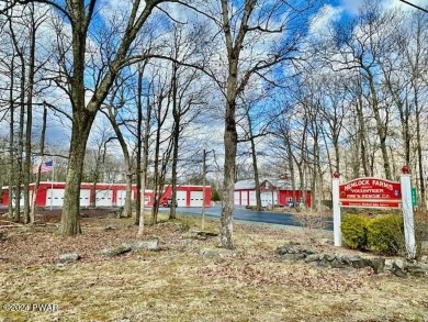 Discover this fully renovated home in the heart of the Hemlock on Lords Valley Country Club, Inc in Pennsylvania - for sale on GolfHomes.com, golf home, golf lot