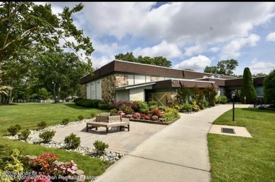 Welcome to this well maintained Baronet model located in the on Greenbriar Woodlands in New Jersey - for sale on GolfHomes.com, golf home, golf lot