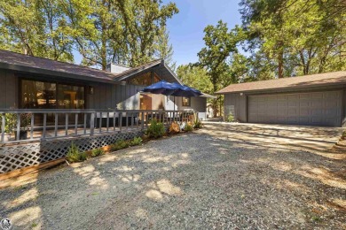 This amazing home offers 3 bedrooms and 2 bathrooms with 1536 on Pine Mountain Lake Country Club in California - for sale on GolfHomes.com, golf home, golf lot