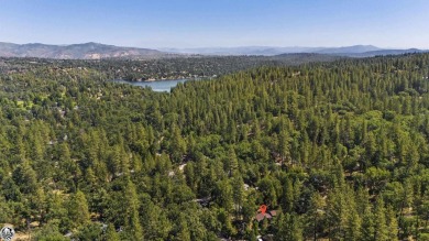 This amazing home offers 3 bedrooms and 2 bathrooms with 1536 on Pine Mountain Lake Country Club in California - for sale on GolfHomes.com, golf home, golf lot