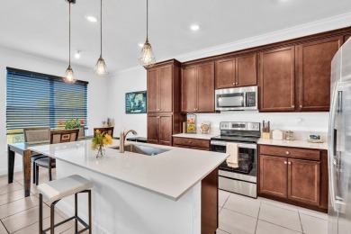 Fantastic 3/2.5 waterfront Townhome in newer community of on Crystal Lake Country Club in Florida - for sale on GolfHomes.com, golf home, golf lot