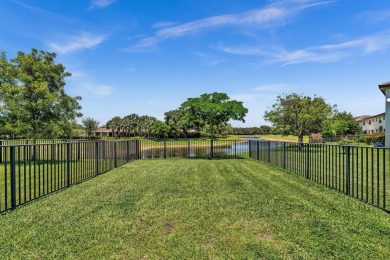 Fantastic 3/2.5 waterfront Townhome in newer community of on Crystal Lake Country Club in Florida - for sale on GolfHomes.com, golf home, golf lot
