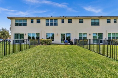 Fantastic 3/2.5 waterfront Townhome in newer community of on Crystal Lake Country Club in Florida - for sale on GolfHomes.com, golf home, golf lot