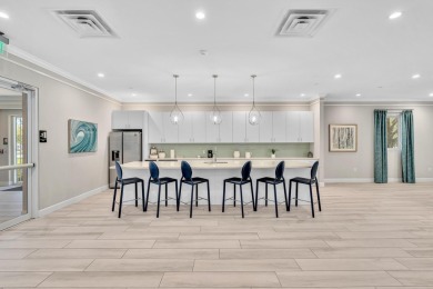 Fantastic 3/2.5 waterfront Townhome in newer community of on Crystal Lake Country Club in Florida - for sale on GolfHomes.com, golf home, golf lot