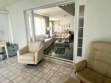 METICULOUSLY MAINTAINED 2 BEDROOM VILLA. END UNIT IN A PREMIER on Terra Ceia Golf and Country Club in Florida - for sale on GolfHomes.com, golf home, golf lot