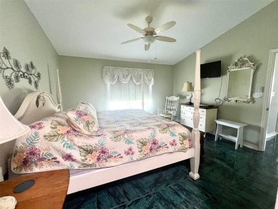 METICULOUSLY MAINTAINED 2 BEDROOM VILLA. END UNIT IN A PREMIER on Terra Ceia Golf and Country Club in Florida - for sale on GolfHomes.com, golf home, golf lot