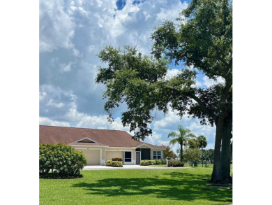 METICULOUSLY MAINTAINED 2 BEDROOM VILLA. END UNIT IN A PREMIER on Terra Ceia Golf and Country Club in Florida - for sale on GolfHomes.com, golf home, golf lot
