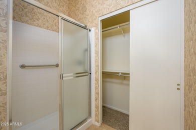 NEW ROOF - PAID FOR! Experience the perfect blend of comfort & on Oakwood Golf Club  in Arizona - for sale on GolfHomes.com, golf home, golf lot