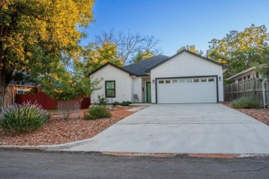 SO FRESH IT STILL FEELS NEW!! This modern farmhouse features 3 on Scott Schriener Municipal Golf Course in Texas - for sale on GolfHomes.com, golf home, golf lot