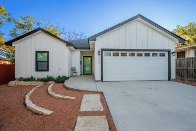 SO FRESH IT STILL FEELS NEW!! This modern farmhouse features 3 on Scott Schriener Municipal Golf Course in Texas - for sale on GolfHomes.com, golf home, golf lot