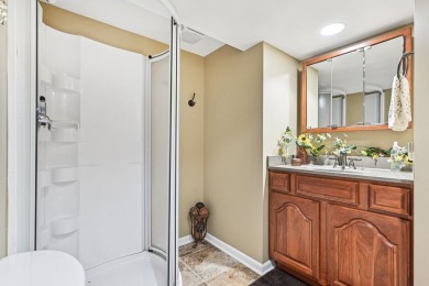 This beautifully maintained 2-bedroom, plus loft, 3.5-bath on Schaumburg Golf Club in Illinois - for sale on GolfHomes.com, golf home, golf lot