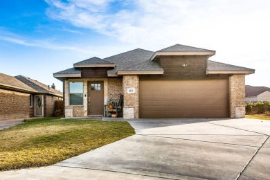 Excellent newer construction in Hillcrest Country Club! This on Hillcrest Country Club in Texas - for sale on GolfHomes.com, golf home, golf lot