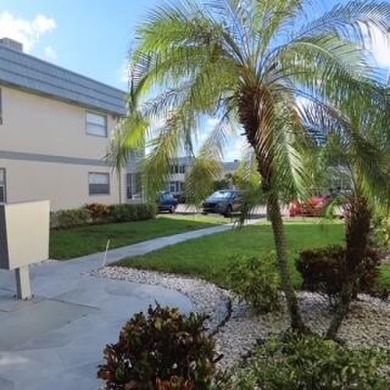Don't miss this conveniently located updated 1st floor corner on Kings Point Golf - Executive in Florida - for sale on GolfHomes.com, golf home, golf lot