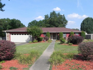 SUPER NICE WELL MAINTAINED HOUSE PRIVATE CUL-DE SAC LOT .ALL on Foxwood Golf Club in Arkansas - for sale on GolfHomes.com, golf home, golf lot