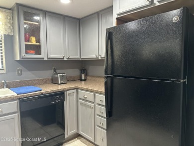 Charming single story, 2 bedroom, 2 bath condo nestled right on Mallards Landing Golf Course in Florida - for sale on GolfHomes.com, golf home, golf lot