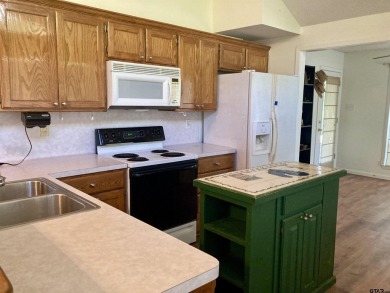 Priced below Wood CAD appraised value shows MOTIVATED seller who on Holly Lake Ranch Golf Club in Texas - for sale on GolfHomes.com, golf home, golf lot