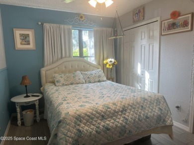 Charming single story, 2 bedroom, 2 bath condo nestled right on Mallards Landing Golf Course in Florida - for sale on GolfHomes.com, golf home, golf lot