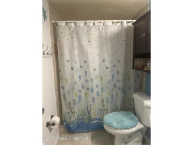Charming single story, 2 bedroom, 2 bath condo nestled right on Mallards Landing Golf Course in Florida - for sale on GolfHomes.com, golf home, golf lot