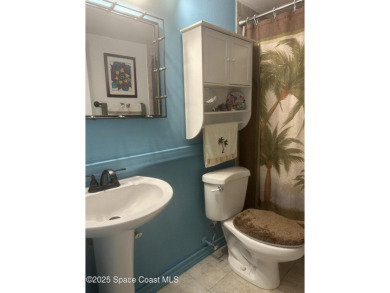 Charming single story, 2 bedroom, 2 bath condo nestled right on Mallards Landing Golf Course in Florida - for sale on GolfHomes.com, golf home, golf lot