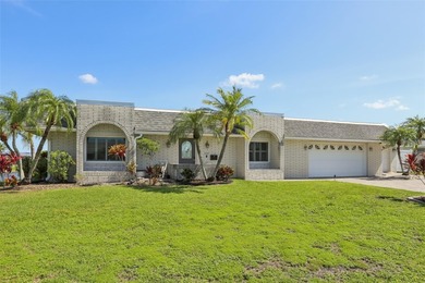 **55+ COMMUNITY** Updated and move in ready concrete block house on North Lakes Golf Course in Florida - for sale on GolfHomes.com, golf home, golf lot
