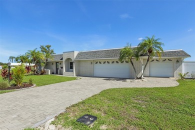 **55+ COMMUNITY** Updated and move in ready concrete block house on North Lakes Golf Course in Florida - for sale on GolfHomes.com, golf home, golf lot