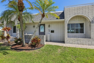 **55+ COMMUNITY** Updated and move in ready concrete block house on North Lakes Golf Course in Florida - for sale on GolfHomes.com, golf home, golf lot
