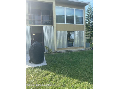 Charming single story, 2 bedroom, 2 bath condo nestled right on Mallards Landing Golf Course in Florida - for sale on GolfHomes.com, golf home, golf lot