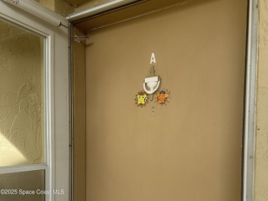 Charming single story, 2 bedroom, 2 bath condo nestled right on Mallards Landing Golf Course in Florida - for sale on GolfHomes.com, golf home, golf lot