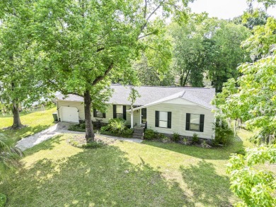 Are you looking for a Move-in ready home in a great on Shadowmoss Plantation Golf Club in South Carolina - for sale on GolfHomes.com, golf home, golf lot