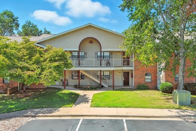 This 2 bedroom, 2 bathroom walk up condo offers 1,302 square on Thousand Hills Golf Resort in Missouri - for sale on GolfHomes.com, golf home, golf lot