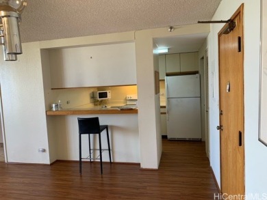 Plaza Landmark - 1 bedroom, 1 bath condo with 1 assigned parking on Honolulu Country Club in Hawaii - for sale on GolfHomes.com, golf home, golf lot